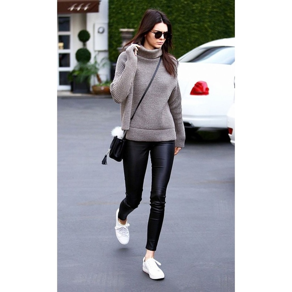 Aritzia Babaton Mika Cream Wool Cashmere knit Cozy Cotagecore Sweater Sz XXS/XS - Picture 8 of 13